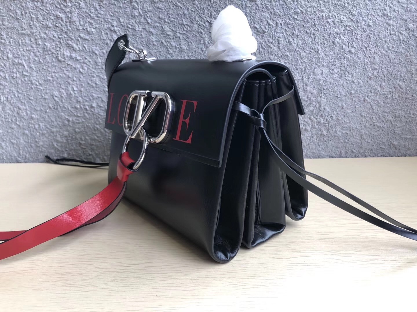 Va1e*ntin0 small love vring shoulder black bag