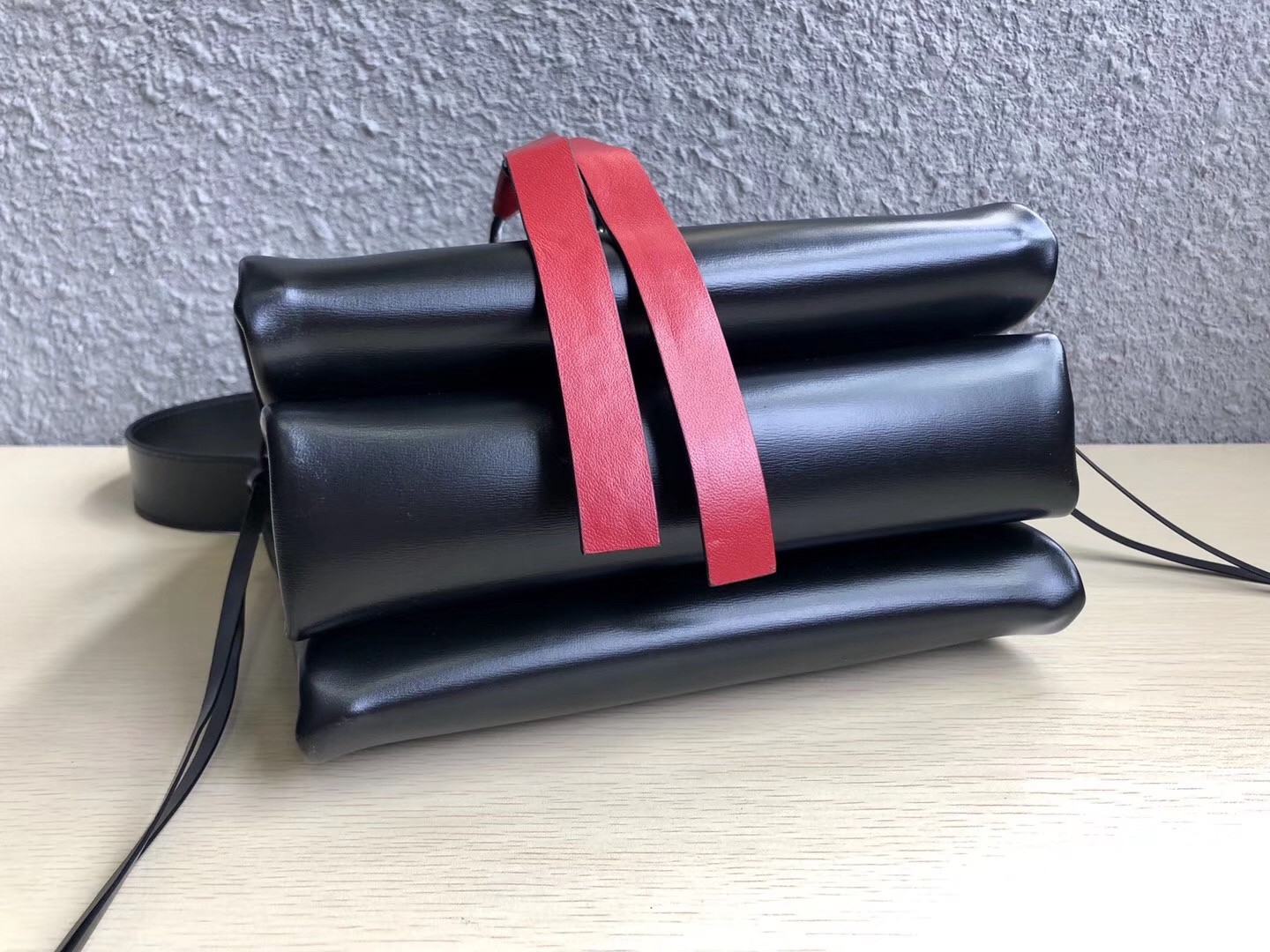 Va1e*ntin0 small love vring shoulder black bag