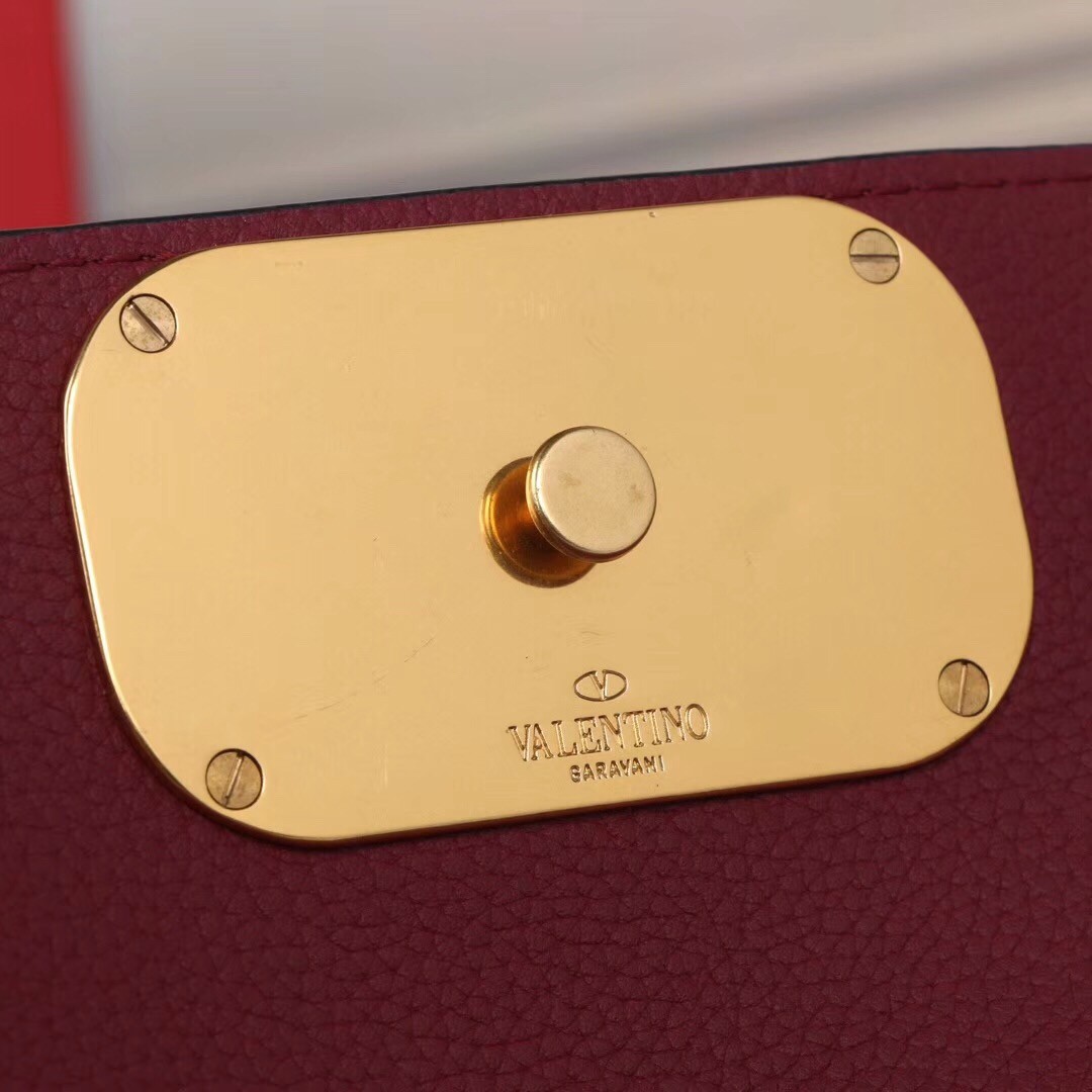 Va1e*ntin0 medium vring chain bag in bordeaux grainy calfskin