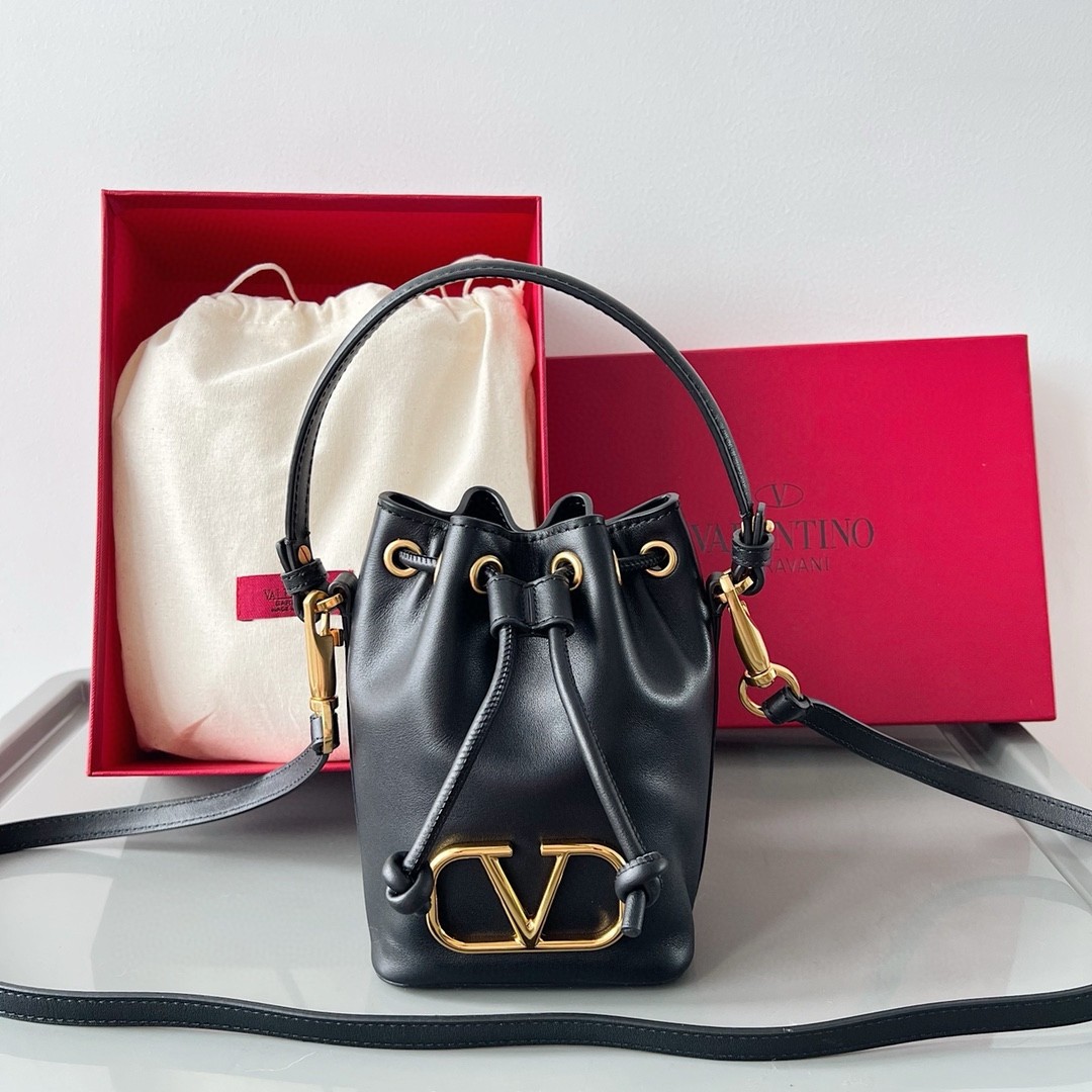 Va1e*ntin0 vlogo signature mini bucket bag in black calfskin