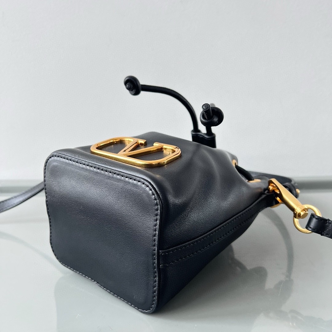 Va1e*ntin0 vlogo signature mini bucket bag in black calfskin