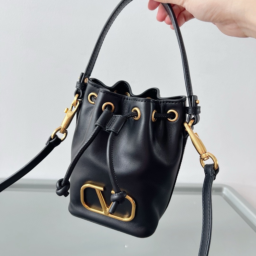 Va1e*ntin0 vlogo signature mini bucket bag in black calfskin