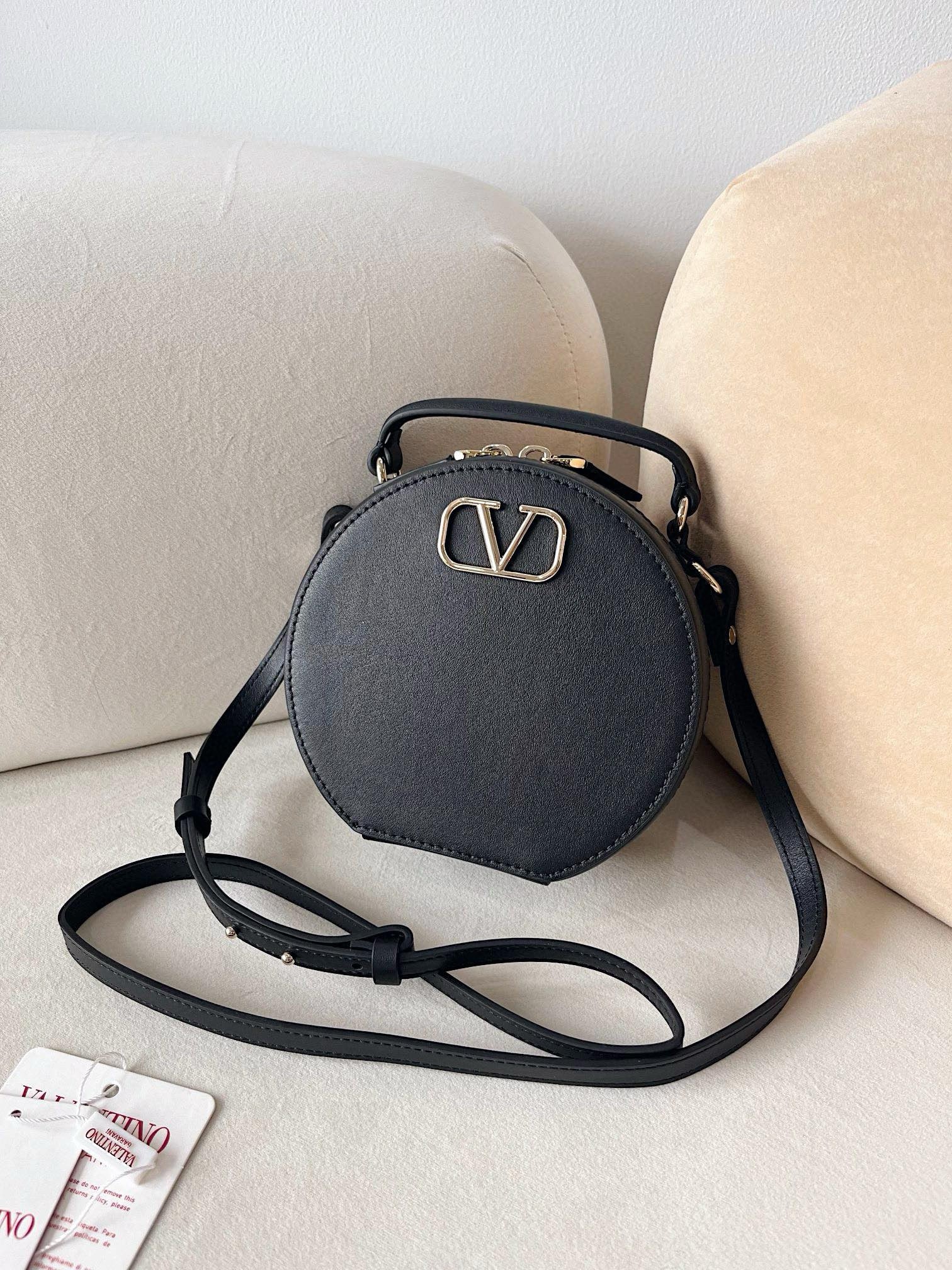 Va1e*ntin0 vlogo signature mini bag in black calfskin