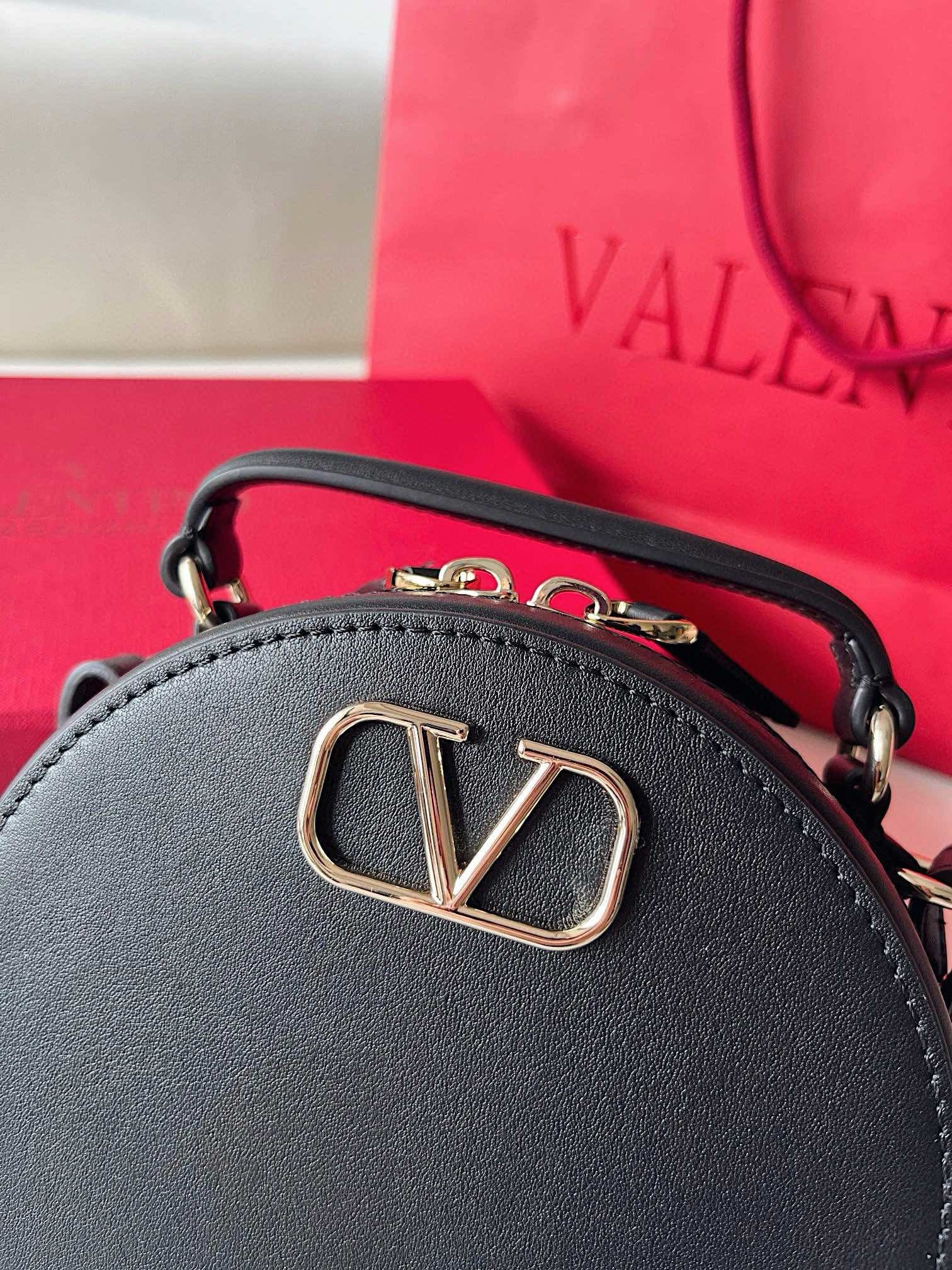 Va1e*ntin0 vlogo signature mini bag in black calfskin