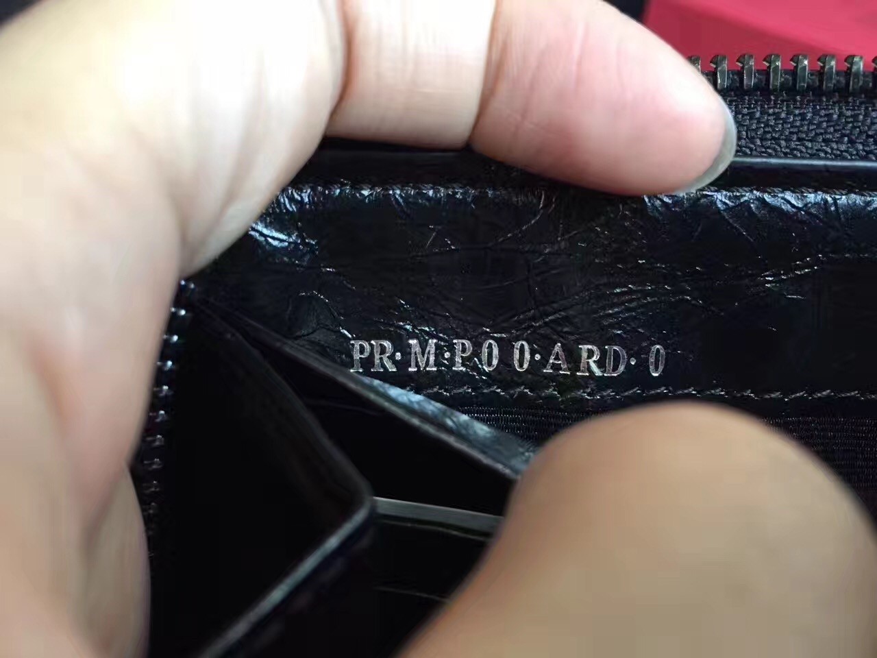 Va1e*ntin0 rockstud spike zip wallet in noir lambskin