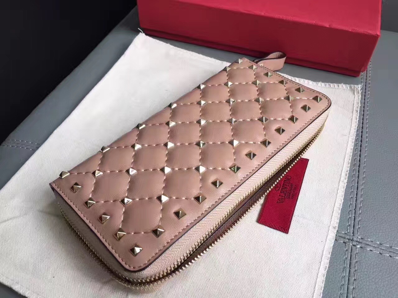 Va1e*ntin0 rockstud spike zip wallet in pastel pink lambskin