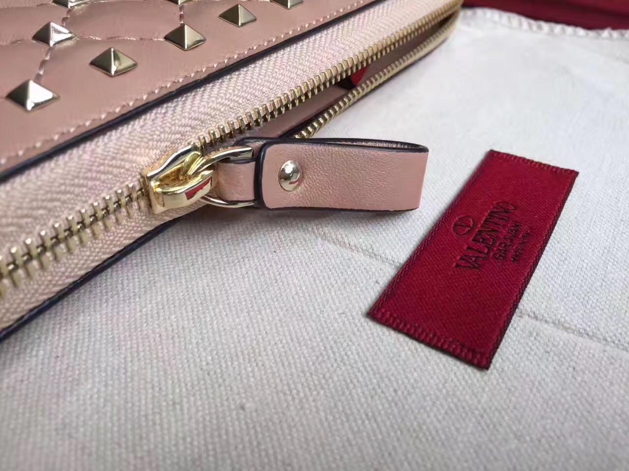 Va1e*ntin0 rockstud spike zip wallet in pastel pink lambskin