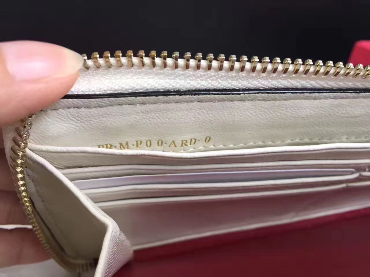 Va1e*ntin0 rockstud spike zip wallet in white lambskin