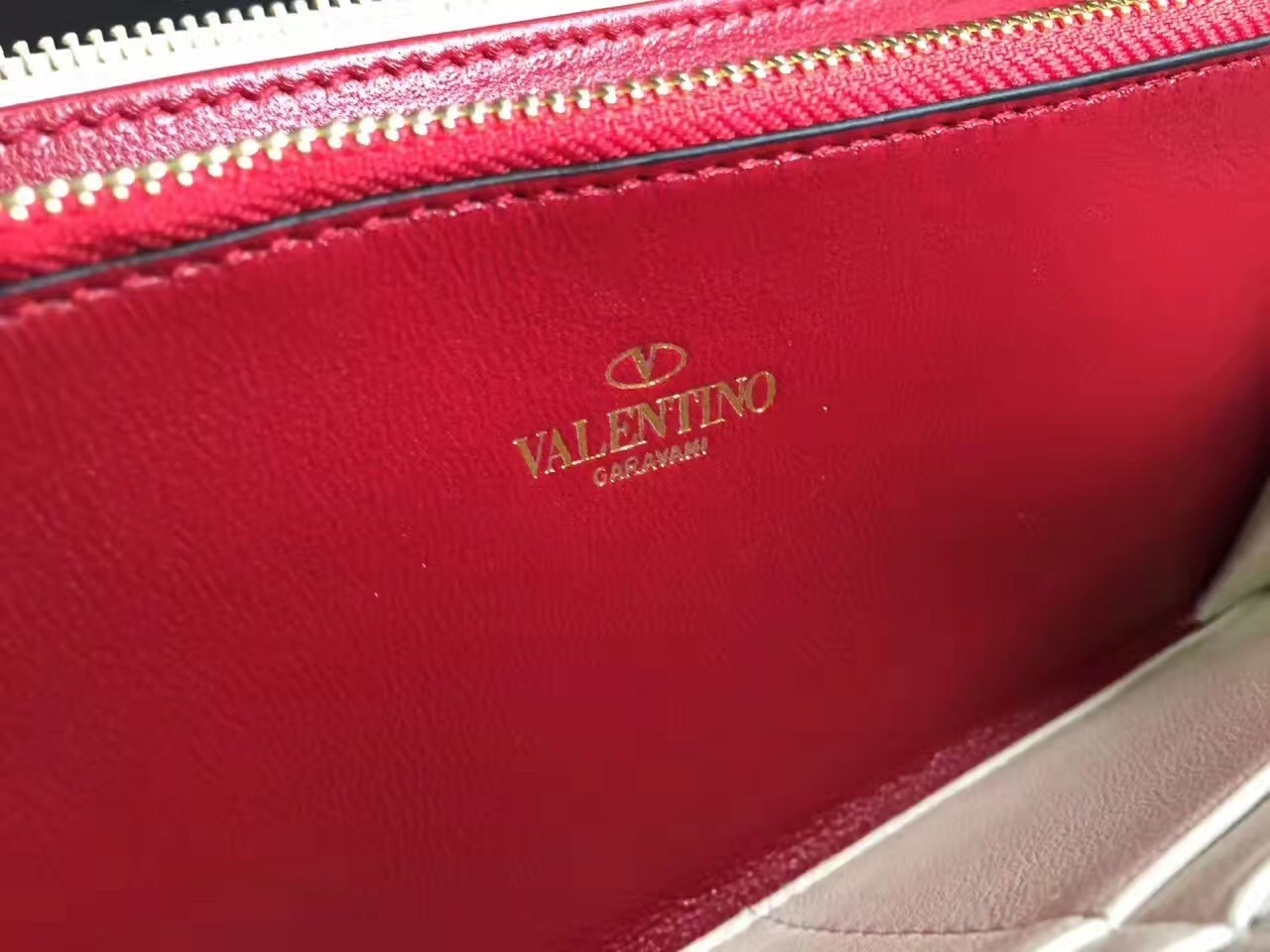 Va1e*ntin0 rockstud spike zip wallet in white lambskin