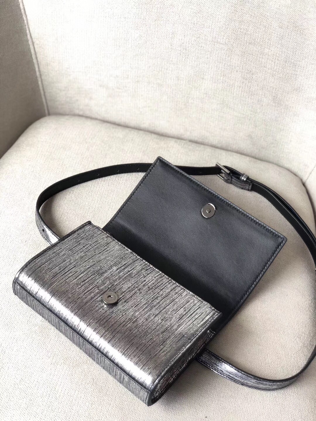 Sa**t Lau*nt kate belt bag in lame leather