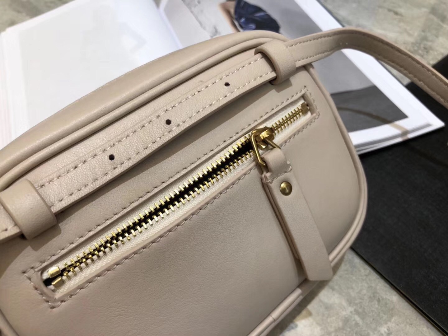 Sa**t Lau*nt lou belt bag in blanc matelasse leather