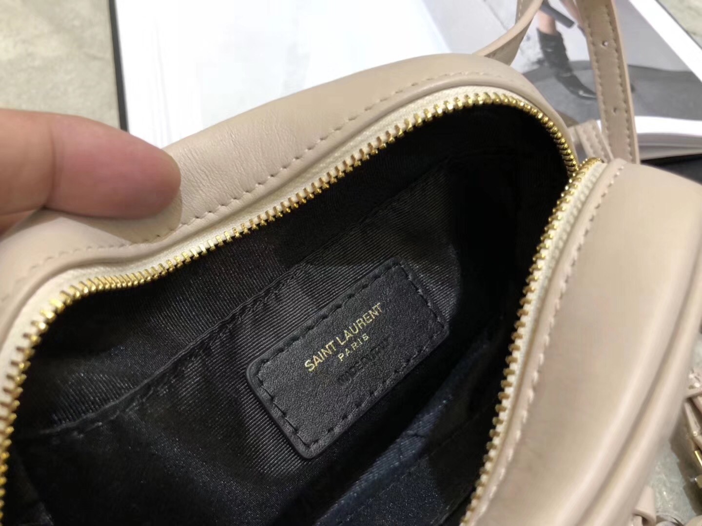 Sa**t Lau*nt lou belt bag in blanc matelasse leather