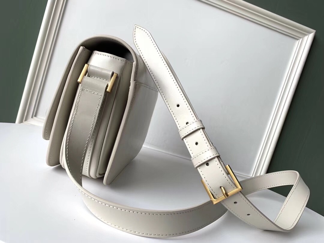 Sa**t Lau*nt le 61 small saddle bag in white leather