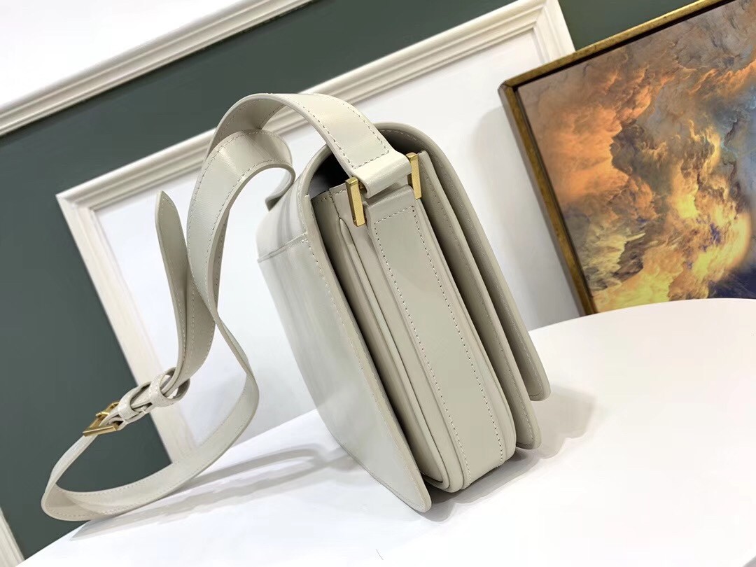 Sa**t Lau*nt le 61 medium saddle bag in white leather