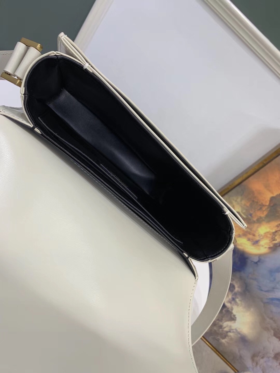 Sa**t Lau*nt le 61 medium saddle bag in white leather