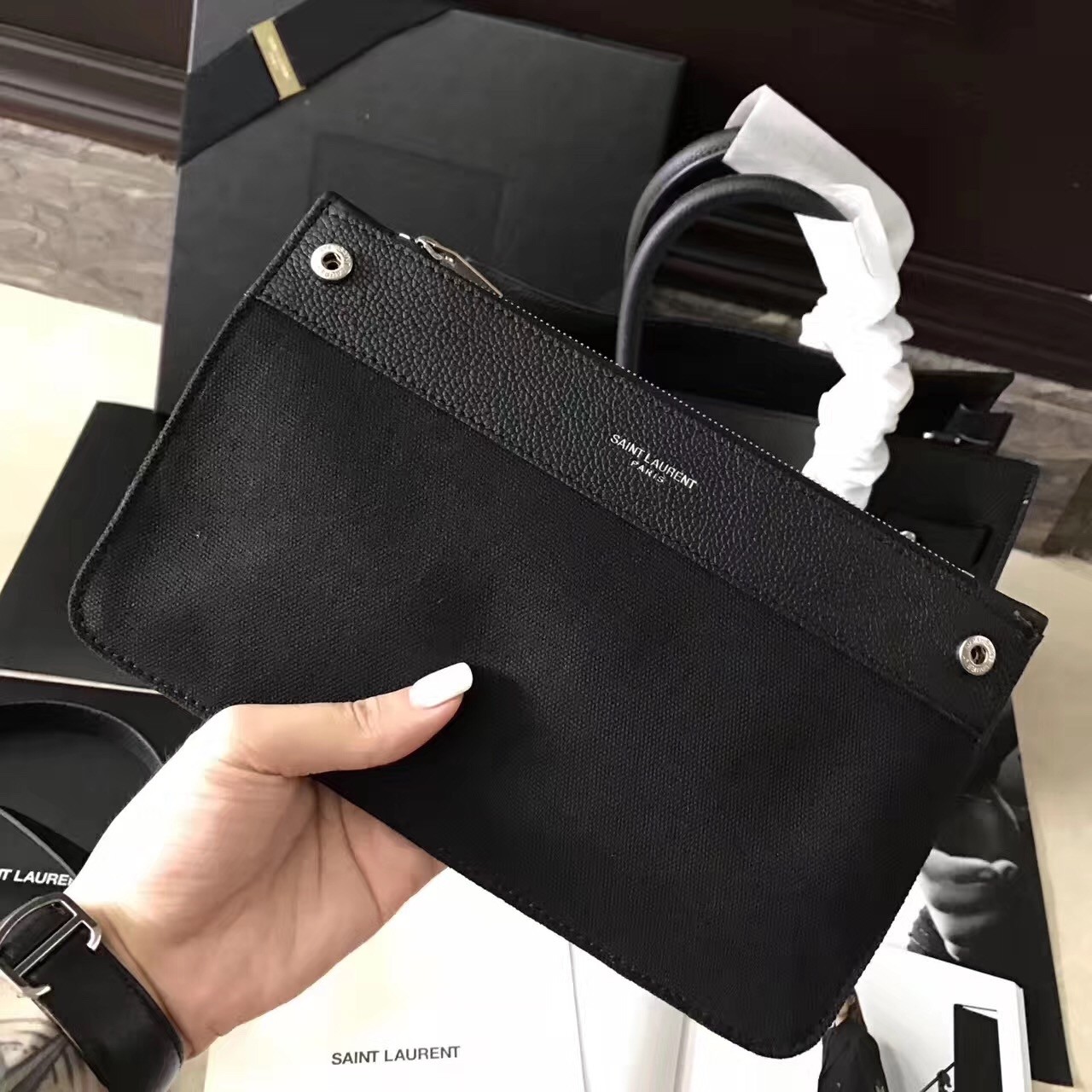 Sa**t Lau*nt baby sac de jour souple bag in black grained leather