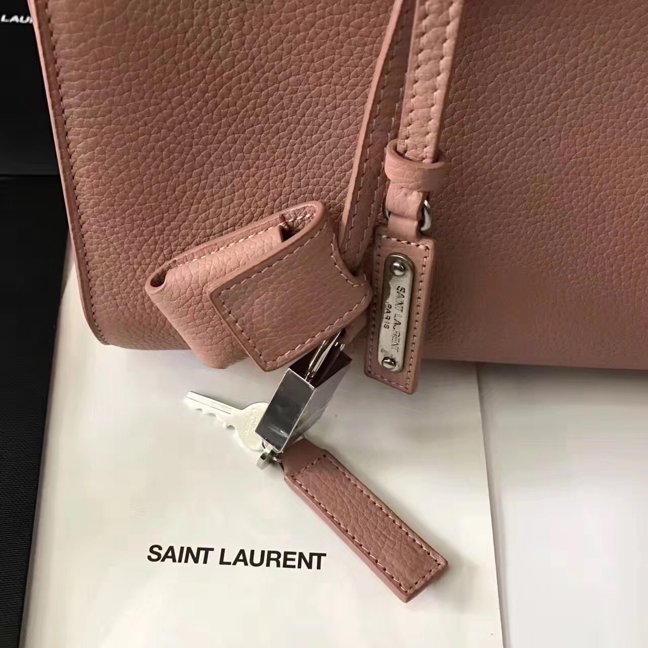 Sa**t Lau*nt baby sac de jour souple bag in nude grained leather