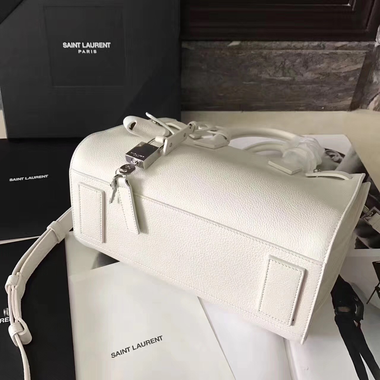 Sa**t Lau*nt baby sac de jour souple bag in white grained leather