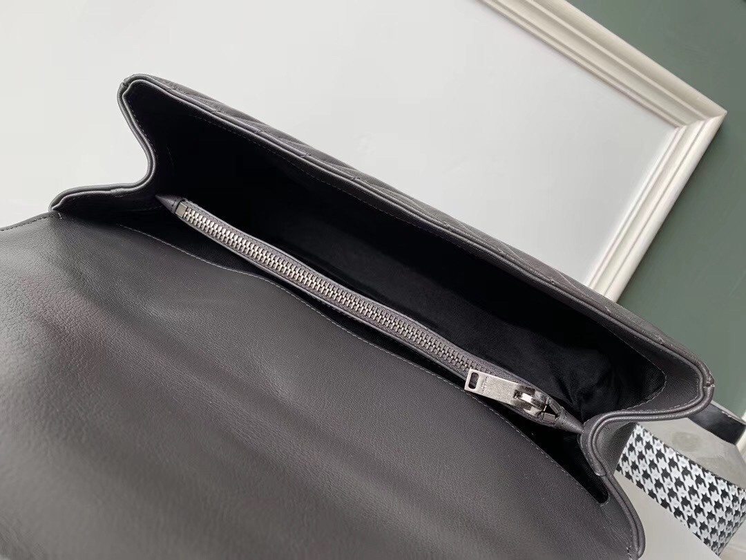 Sa**t Lau*nt college large bag in grey matelasse leather