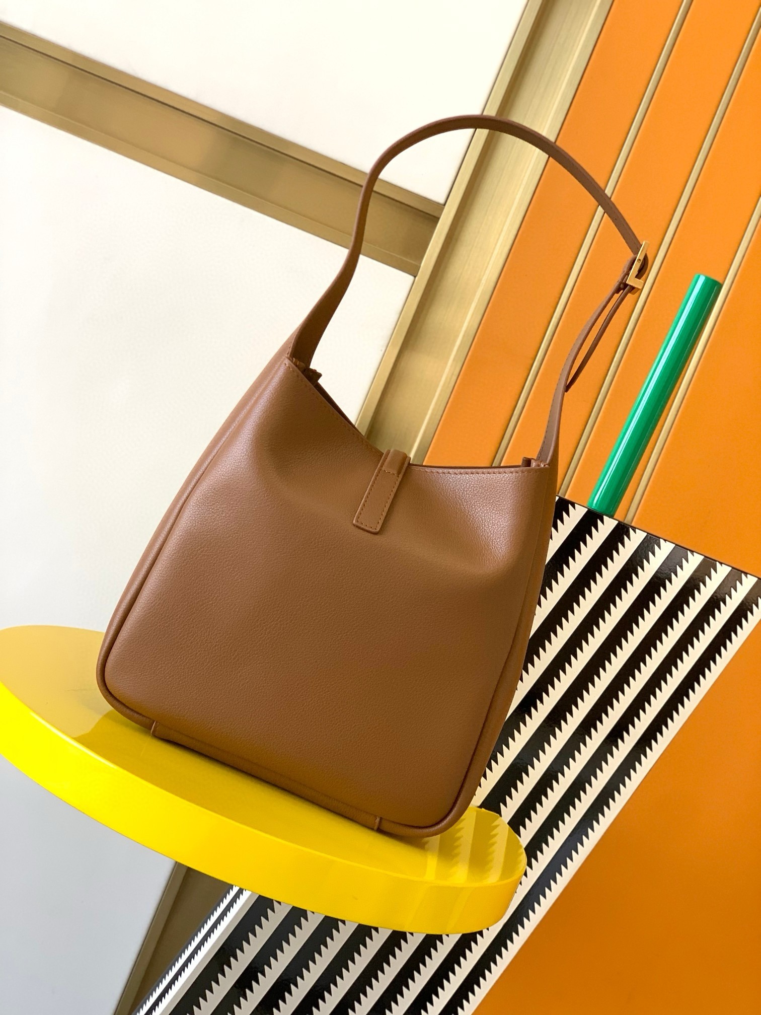 Sa**t Lau*nt le 5 À 7 s*pple small hobo bag in brown leather