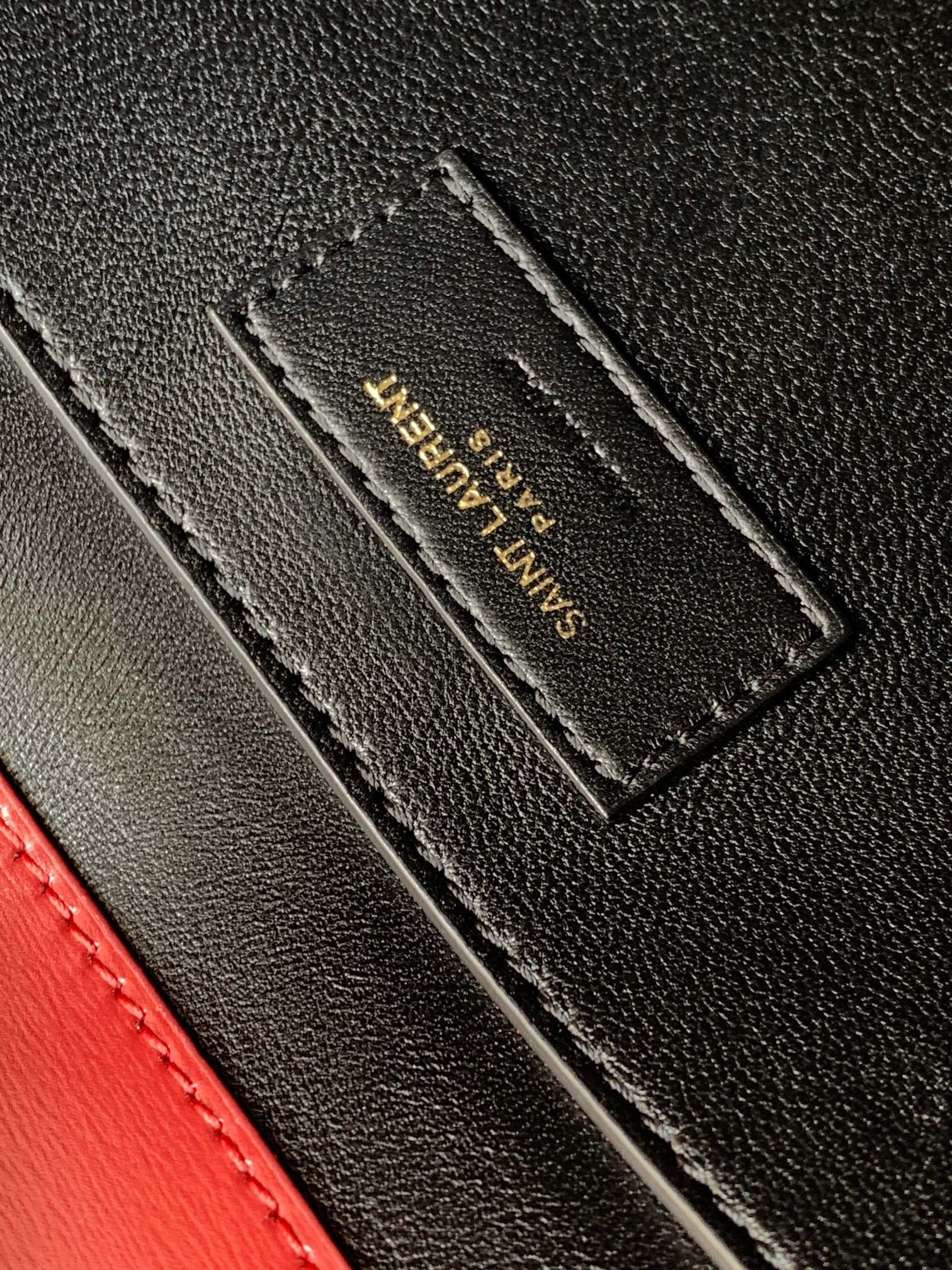 Sa**t Lau*nt manhattan medium shoulder bag in red calfskin