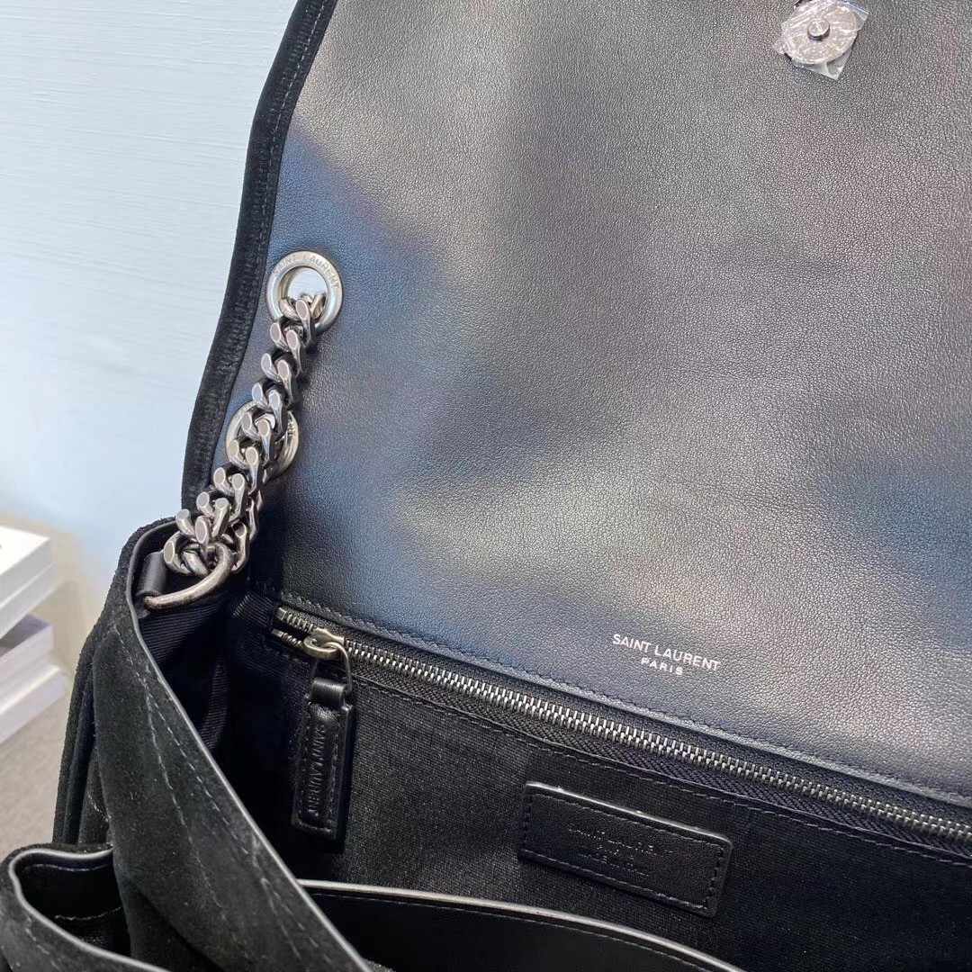 Sa**t Lau*nt medium niki bag in black suede