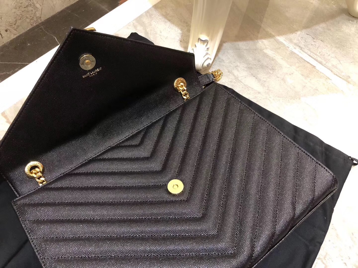 Sa**t Lau*nt envelope large bag in black quilted leather