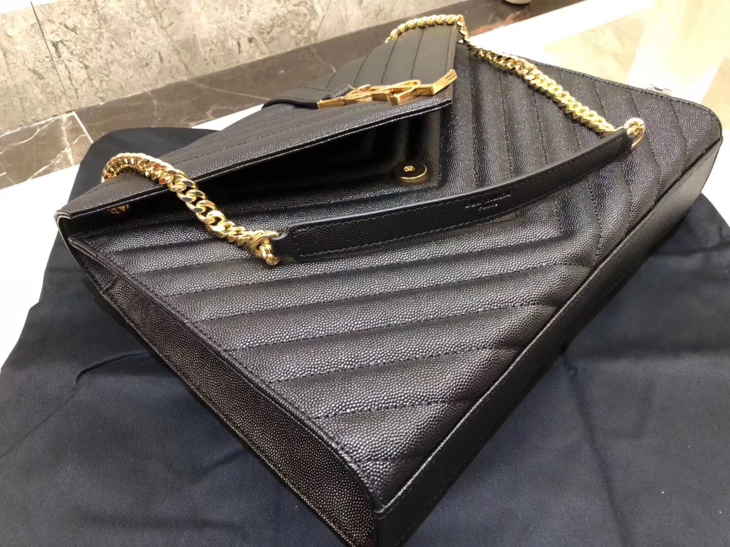 Sa**t Lau*nt envelope large bag in black quilted leather