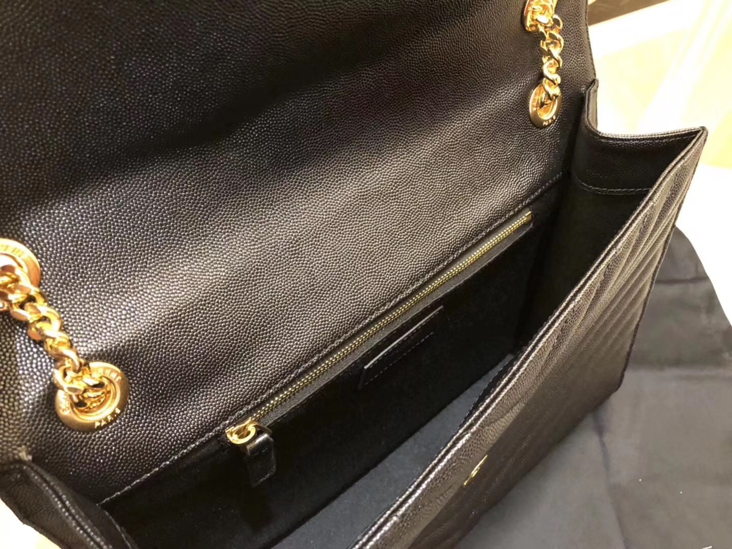 Sa**t Lau*nt envelope large bag in black quilted leather