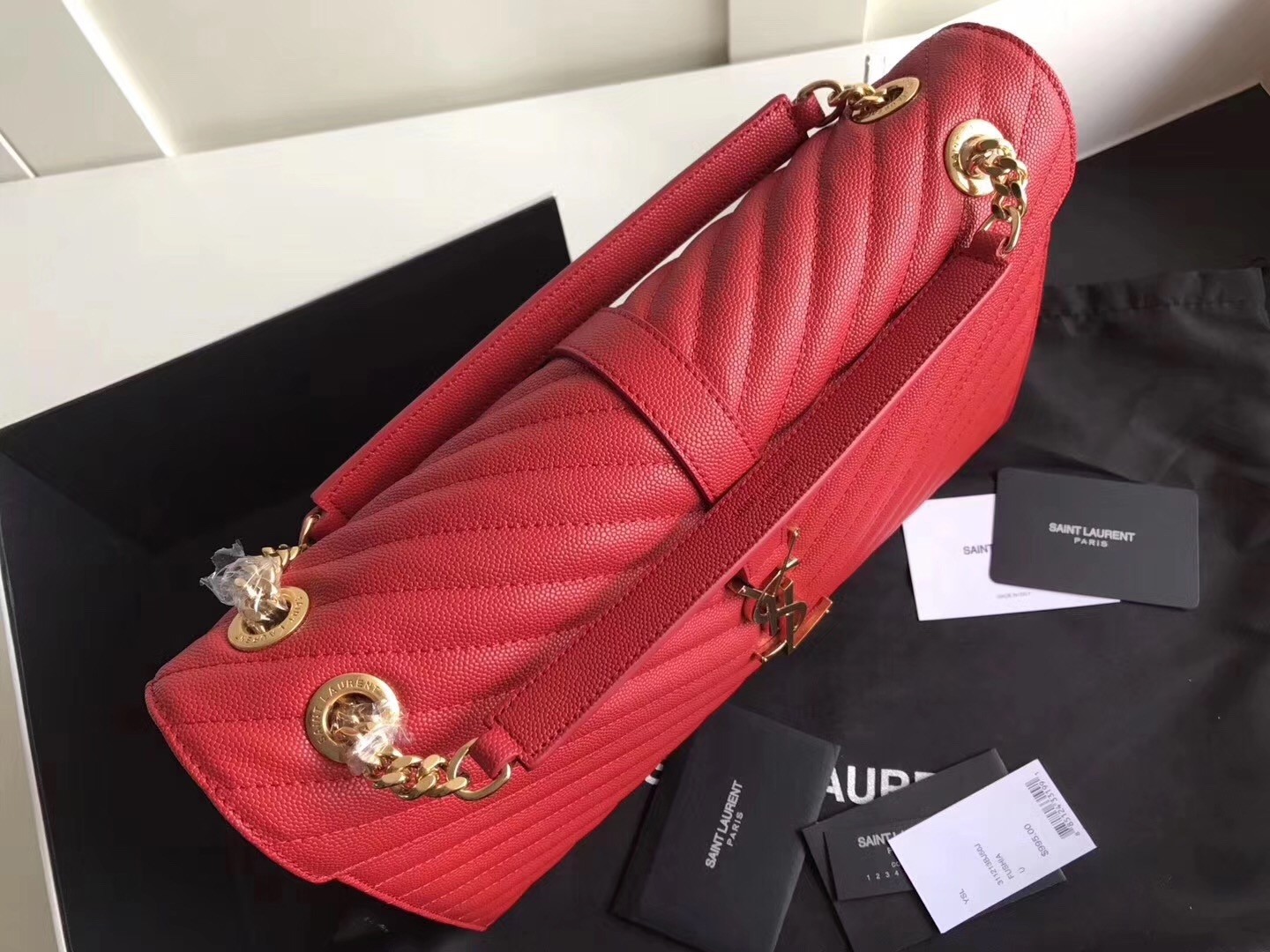 Sa**t Lau*nt envelope large bag in red quilted leather
