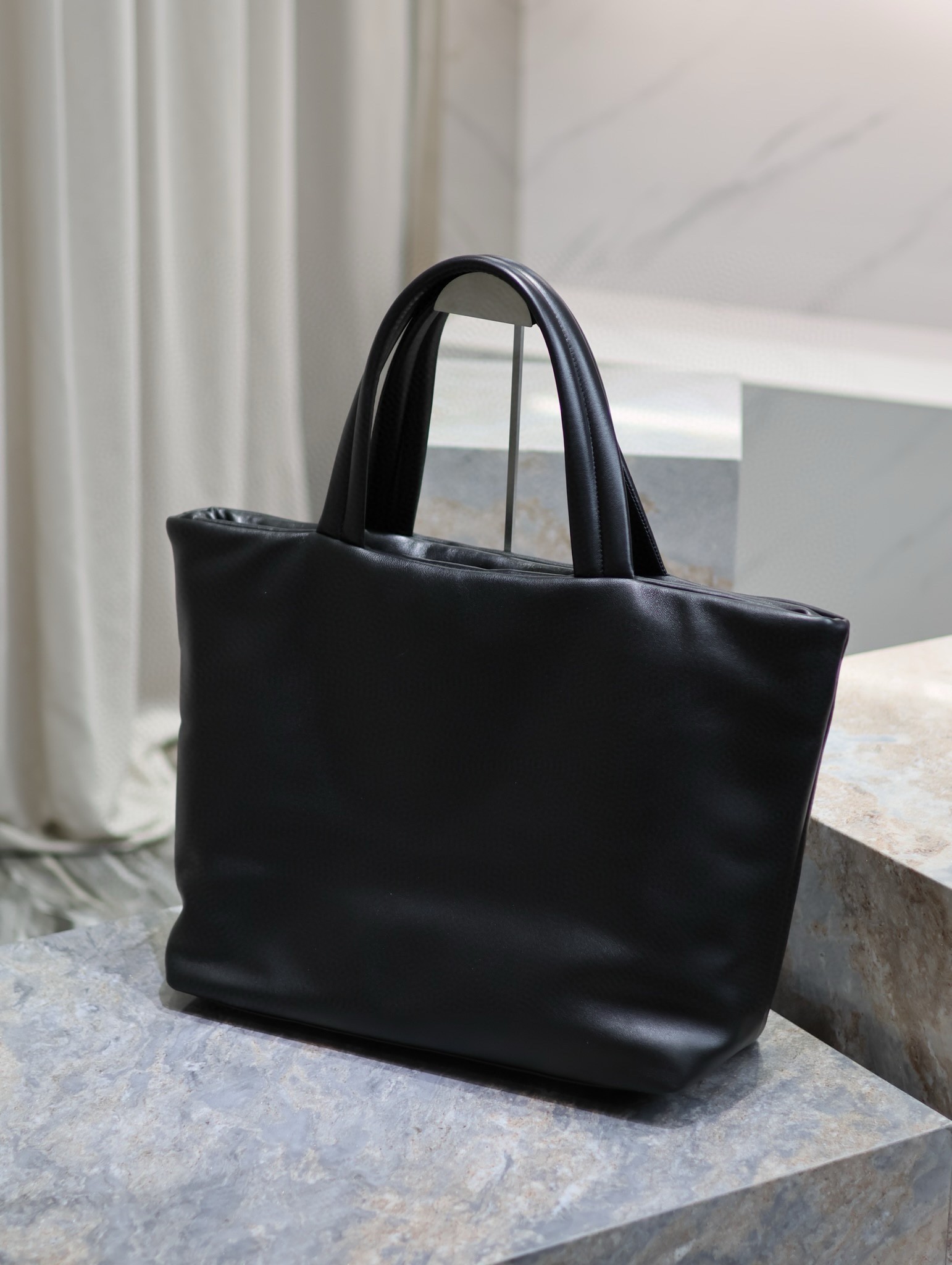 Sa**t Lau*nt wide puffer tote bag in black nappa lambskin