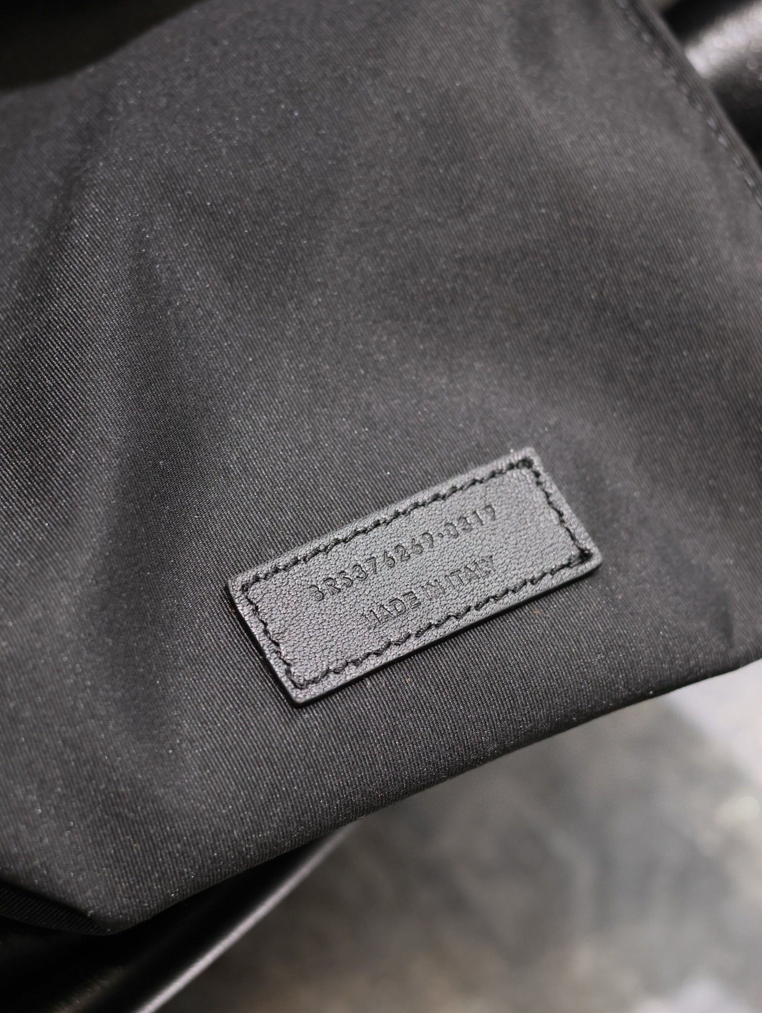 Sa**t Lau*nt wide puffer tote bag in black nappa lambskin