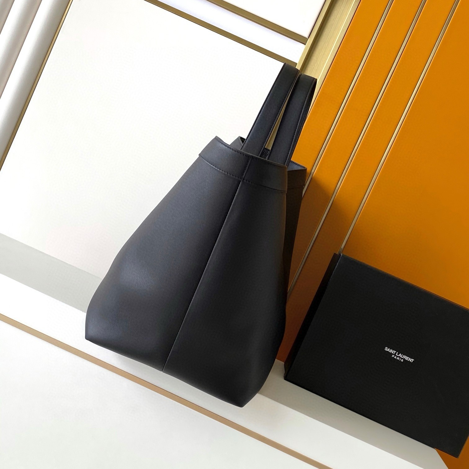 Sa**t Lau*nt y tote bag in black calfskin